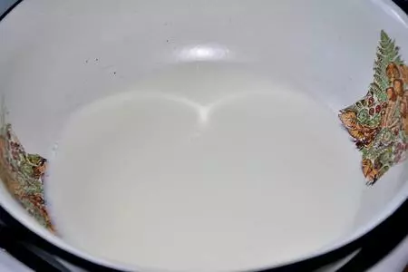 Рогалики со сгущенкой и орехами: шаг 1