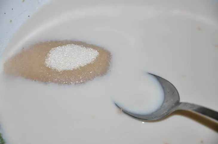 Рогалики со сгущенкой и орехами: шаг 3