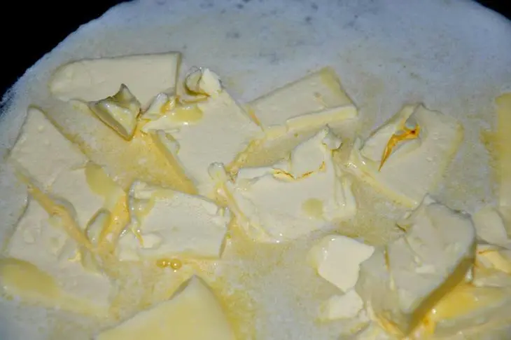 Рогалики со сгущенкой и орехами: шаг 4