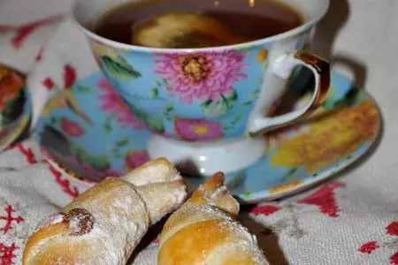 Рогалики со сгущенкой и орехами: шаг 10