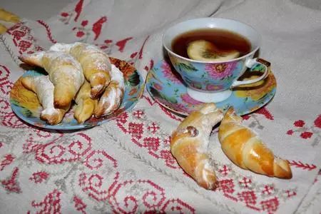 Рогалики со сгущенкой и орехами: шаг 11