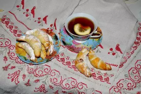 Рогалики со сгущенкой и орехами: шаг 12