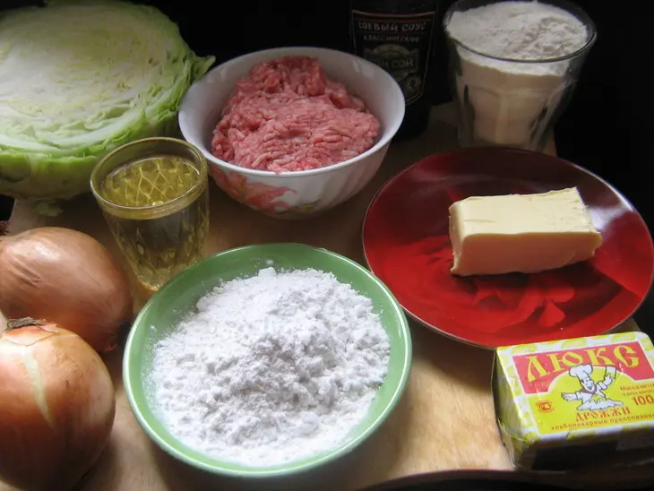 Паровые булочки с мясом и капустой.: шаг 1
