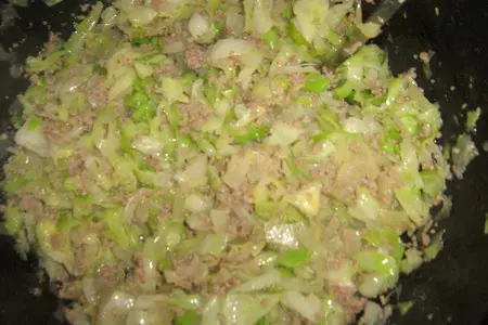 Паровые булочки с мясом и капустой.: шаг 3