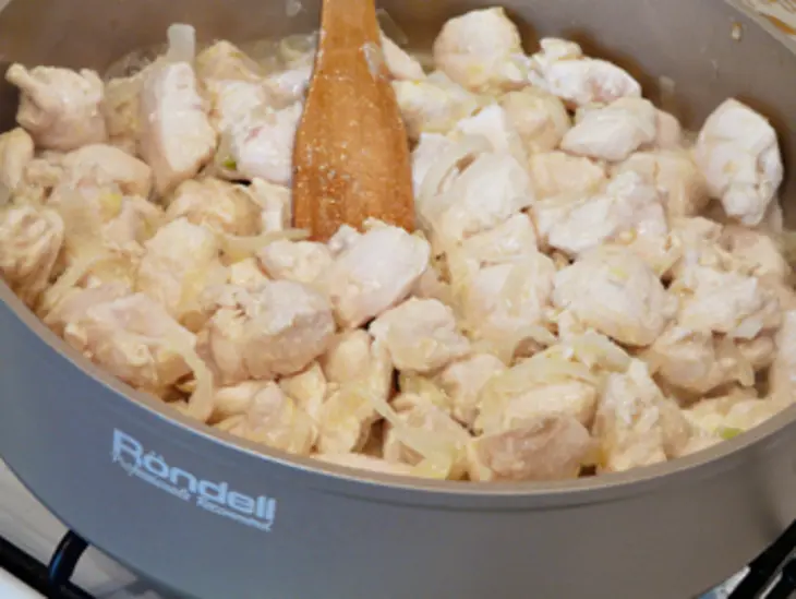 Венгерский паприкаш из куриного мяса.: шаг 4