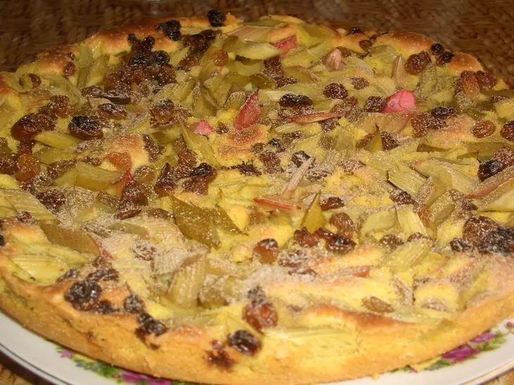 Кукурузный бисквит с ревенем и изюмом: шаг 6
