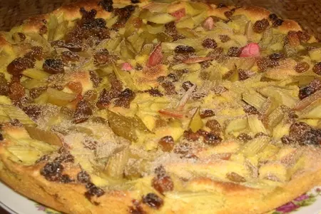 Кукурузный бисквит с ревенем и изюмом: шаг 6