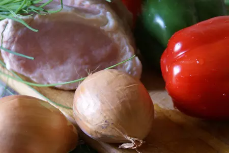 Пёркёльт из свинины с клецками  (галушками): шаг 1
