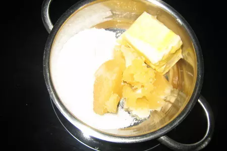 Медовые кексики с цукатами и орехами: шаг 1