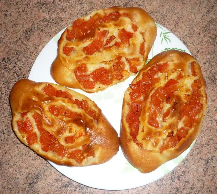 Открытые пирожки с помидорами: шаг 2
