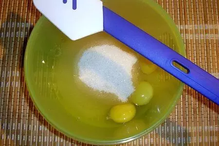 Кексы с черникой: шаг 1