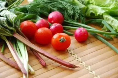 Овощной салат с ревенем: шаг 1