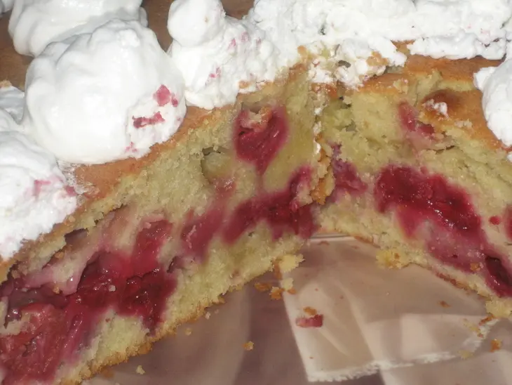Вишневый пирог с оливковым маслом,лаймом и безе: шаг 1