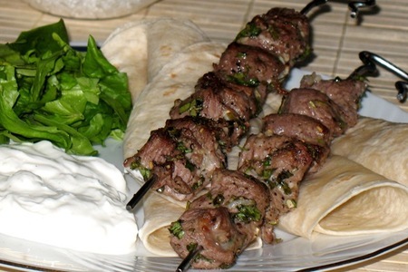 Кебаб с молодым шпинатом и турецкими лепёшками dürüm: шаг 1