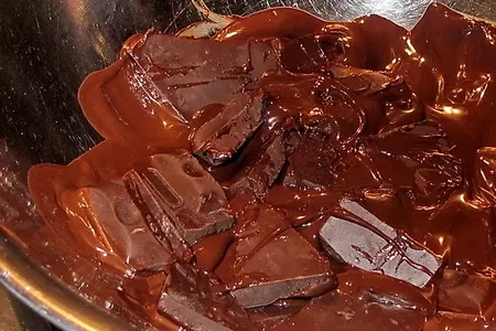 Шоколадный мильфей с клубникой и розмарином: шаг 2