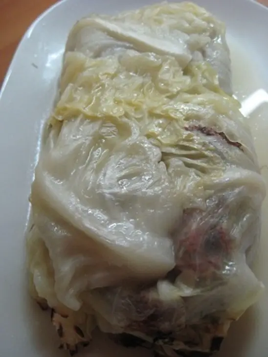 Мясо под капустными листьями: шаг 1