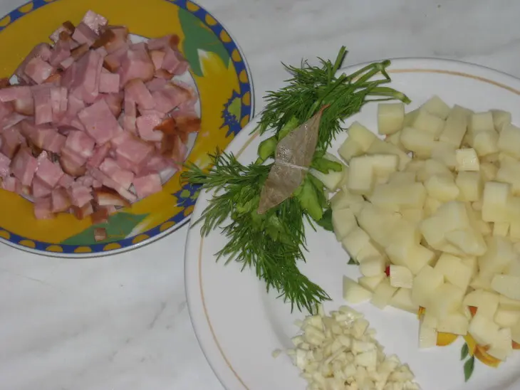 Чесночный крем-суп с беконом: шаг 1