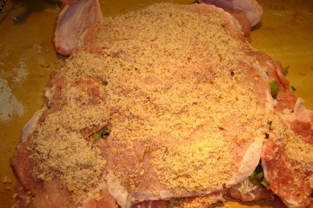 Рулет из курицы и свинины с черносливом: шаг 3