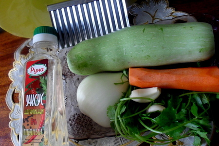 Остренький салатик из молодых кабачков: шаг 1