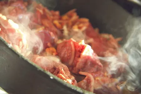 Баранина в красном вине с грецкими орехами: шаг 2