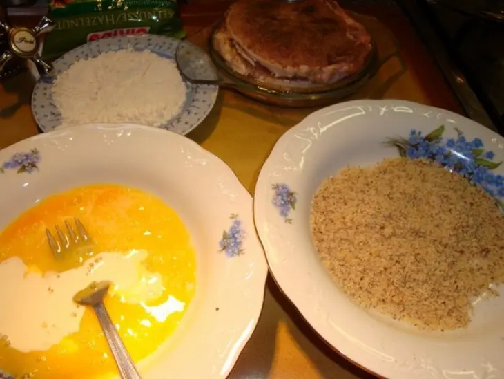 Свинина с кармашком в ореховой панировке: шаг 3