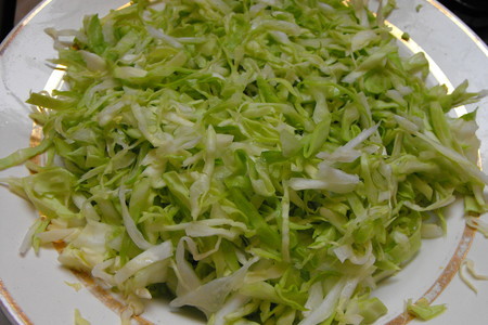 Капустный салат с заправкой из хрена: шаг 1