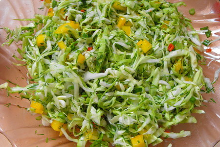 Капустный салат с заправкой из хрена: шаг 4