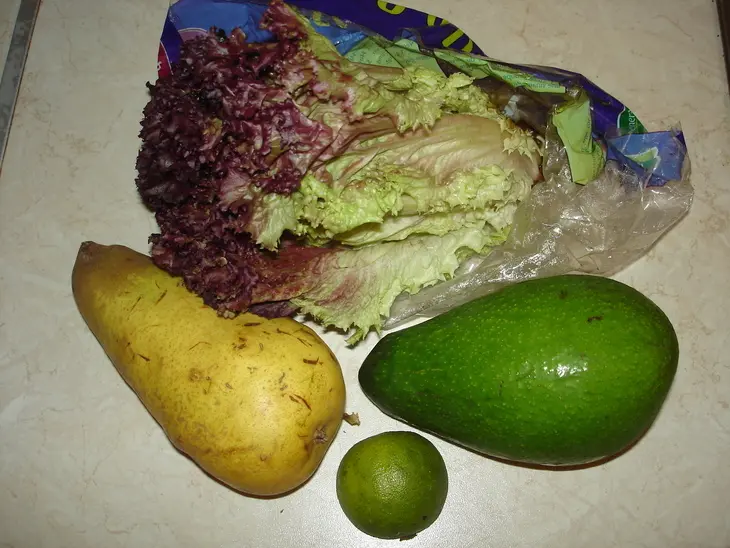 Салат "avocado and pear": шаг 1