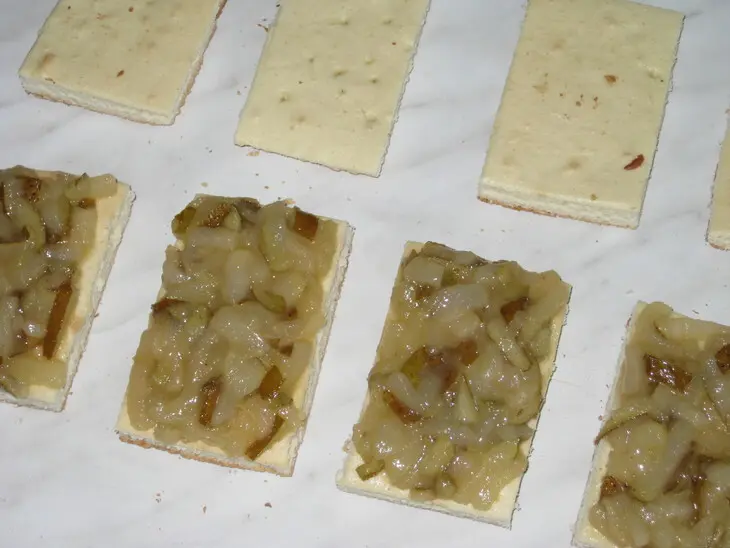 Бисквитные пирожные с карамелизированными грушами: шаг 4