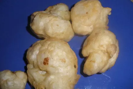 Цветная капуста, обжаренная в пивном кляре и запеченная в сливочном соусе с камамбером: шаг 4