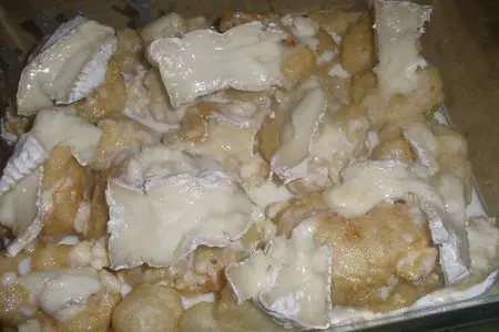Цветная капуста, обжаренная в пивном кляре и запеченная в сливочном соусе с камамбером: шаг 6