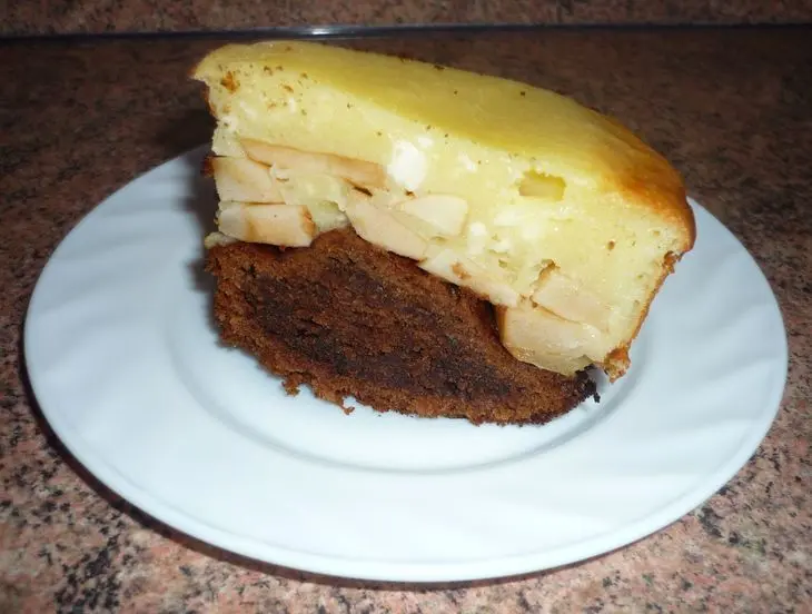 Яблочный пирог с творожной заливкой: шаг 3