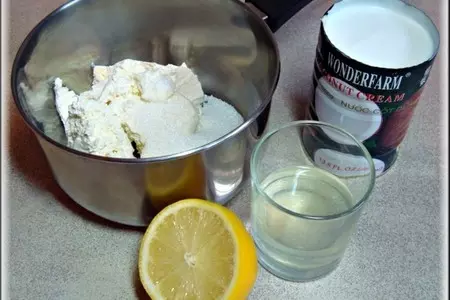 Бисквитный рулет с кокосовым кремом и кусочками ананаса "нежность": шаг 10