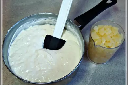 Бисквитный рулет с кокосовым кремом и кусочками ананаса "нежность": шаг 14