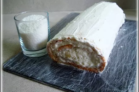 Бисквитный рулет с кокосовым кремом и кусочками ананаса "нежность": шаг 17
