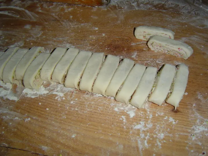Печенье с фисташками и крабовыми палочками: шаг 7