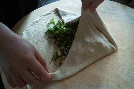 Осетинский пирог с сыром и свекольными листьями: шаг 4