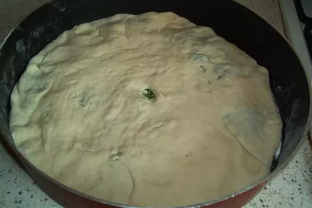 Осетинский пирог с сыром и свекольными листьями: шаг 5