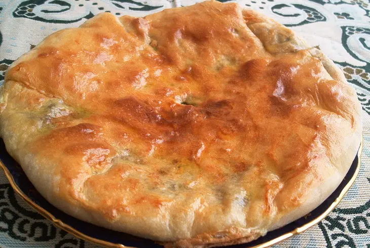 Осетинский пирог с сыром и свекольными листьями: шаг 6