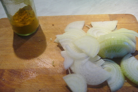 Жаренные грибы в восточном стиле со шпинатом и жаренным луком: шаг 4