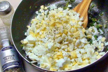 Пирог из теста на сметане с луком и яйцом. пресный пирог.: шаг 2