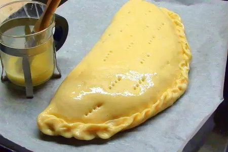 Пирог из теста на сметане с луком и яйцом. пресный пирог.: шаг 4