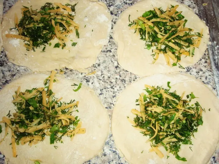 Лепешки с зеленью и сыром: шаг 2