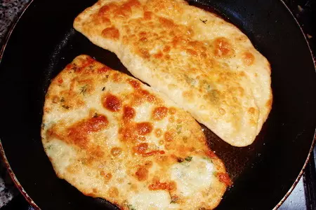 Лепешки с зеленью и сыром: шаг 5