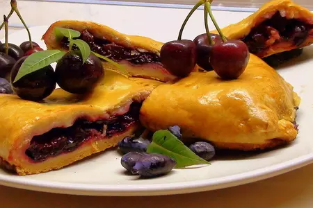 Пирог из теста на сметане с луком и яйцом. пресный пирог.: шаг 9