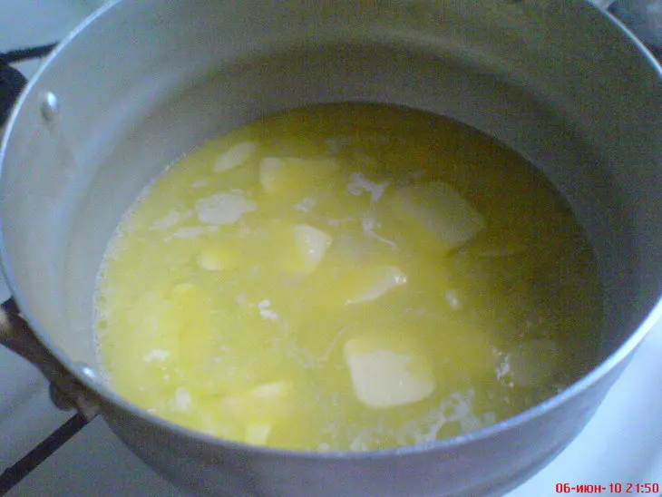 Пончики из заварного теста с сыром: шаг 1