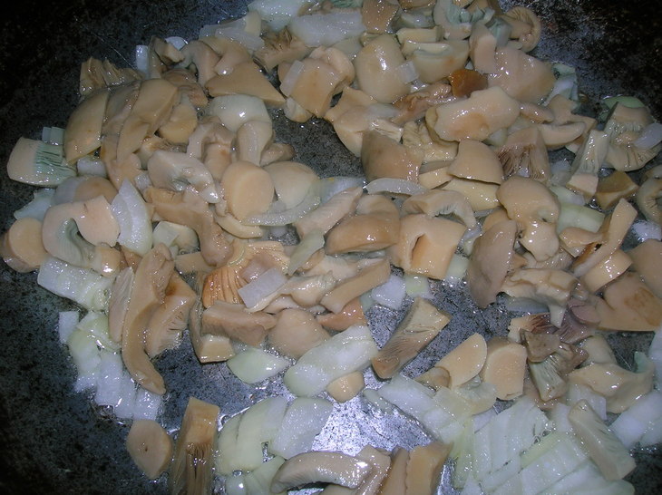 Запеканка   картофельная  со  сложносочиненной  начинкой     "именная": шаг 3