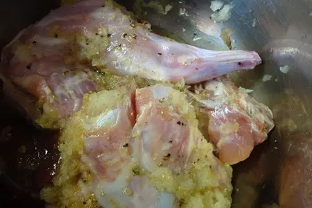 Кролик тушёный в сметане: шаг 2