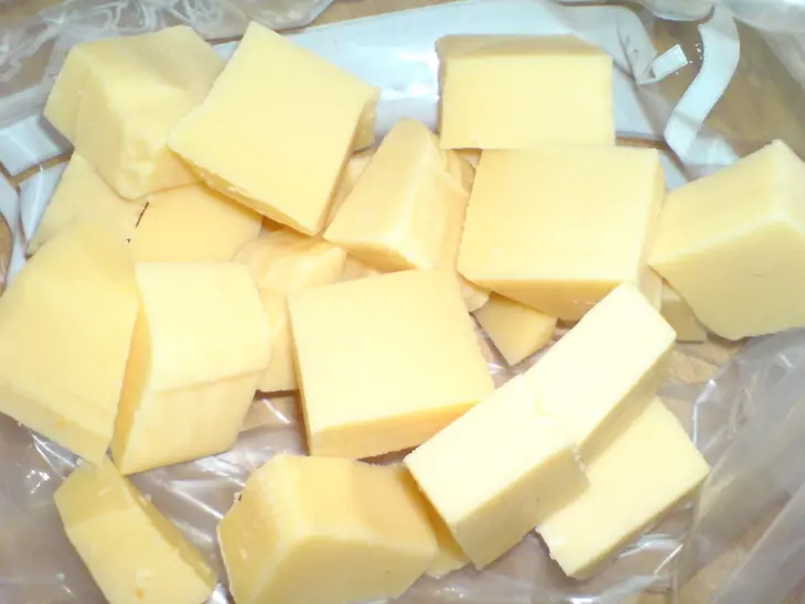 Сырный рулет из кураги и кунжута: шаг 3