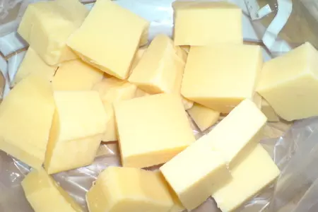 Сырный рулет из кураги и кунжута: шаг 3
